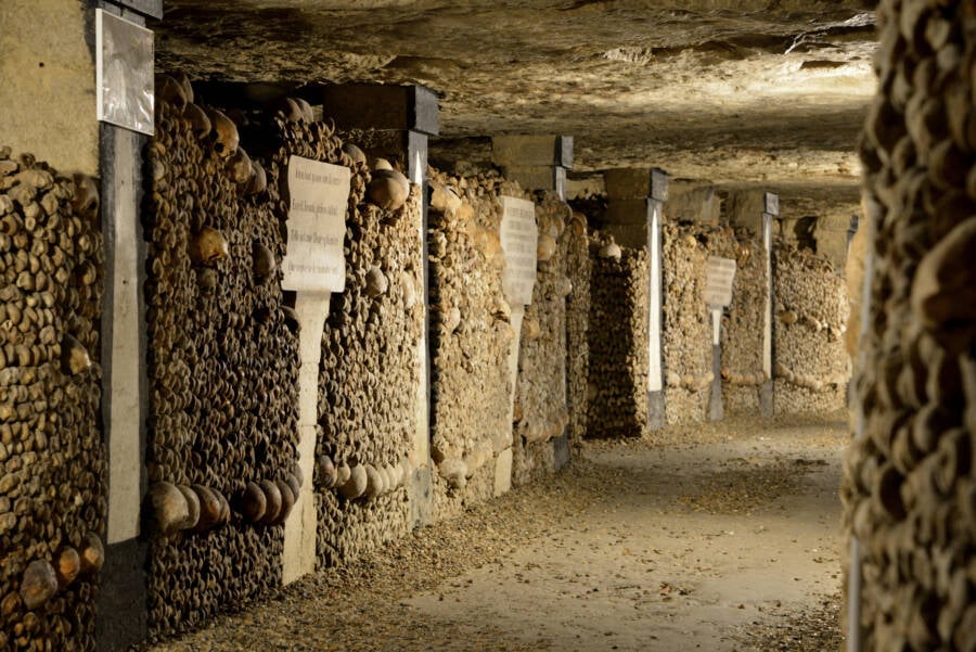 33 Photos Of The Paris Catacombs — And The Chilling True Story Behind This Famous Crypt